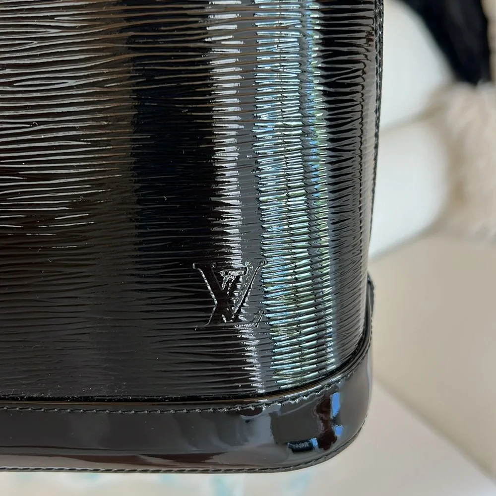 Louis Vuitton lock electric origin