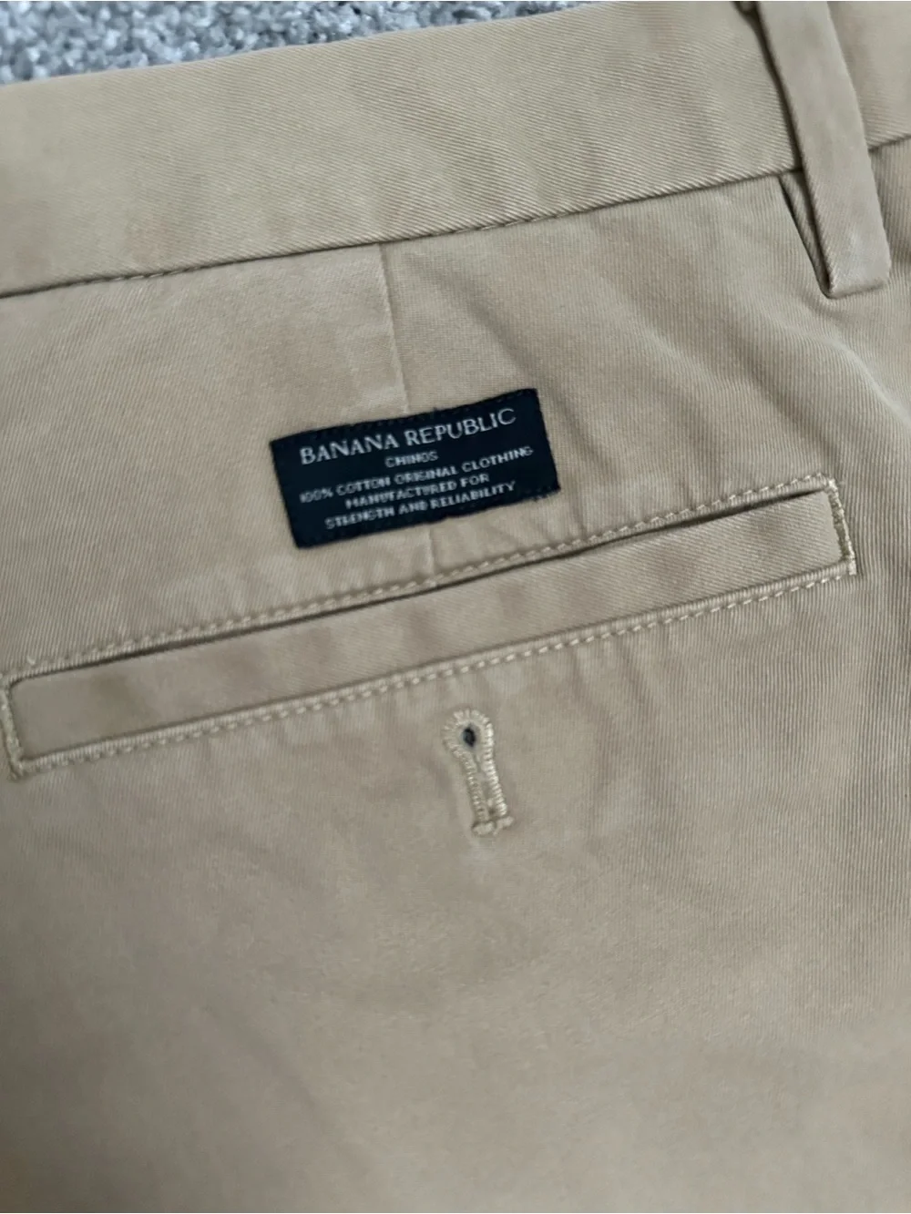 Banana Republic Men's Classic Chino Pants in Khaki,size 33/32
