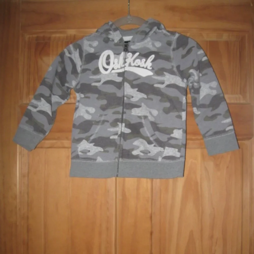 5/$30 Boys OshKosh B'gosh Camo Zip Up Hooded Sweatshirt