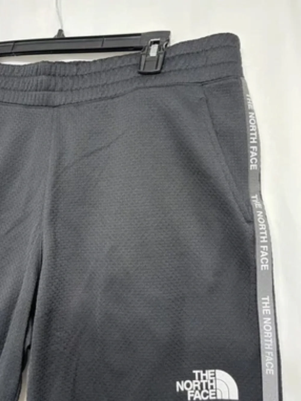 NWOT The North Face Men's Black Shorts Large Logo Athletic Elastic Waist Shorts