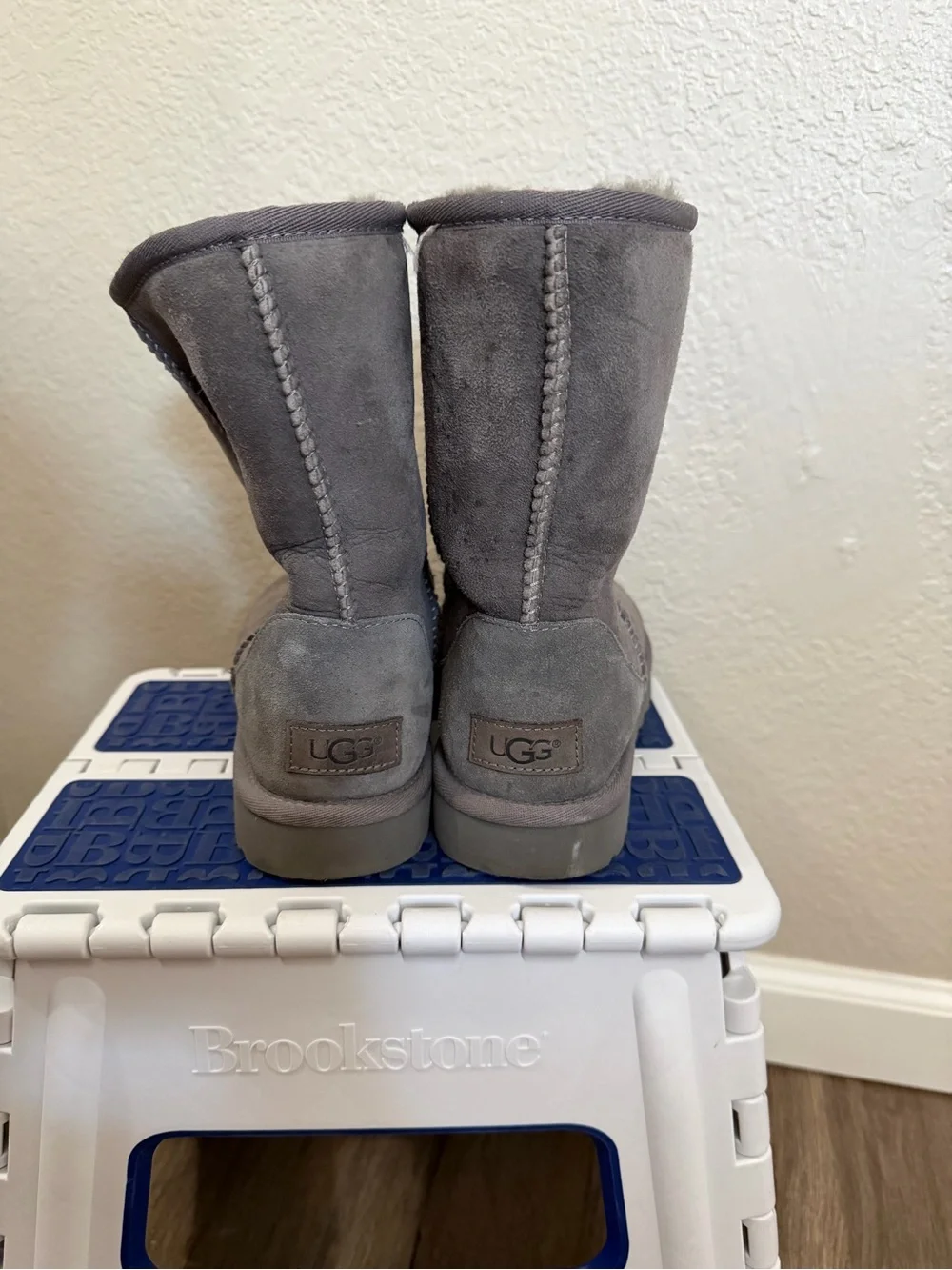 UGG Classic Short Boot - Gray Suede