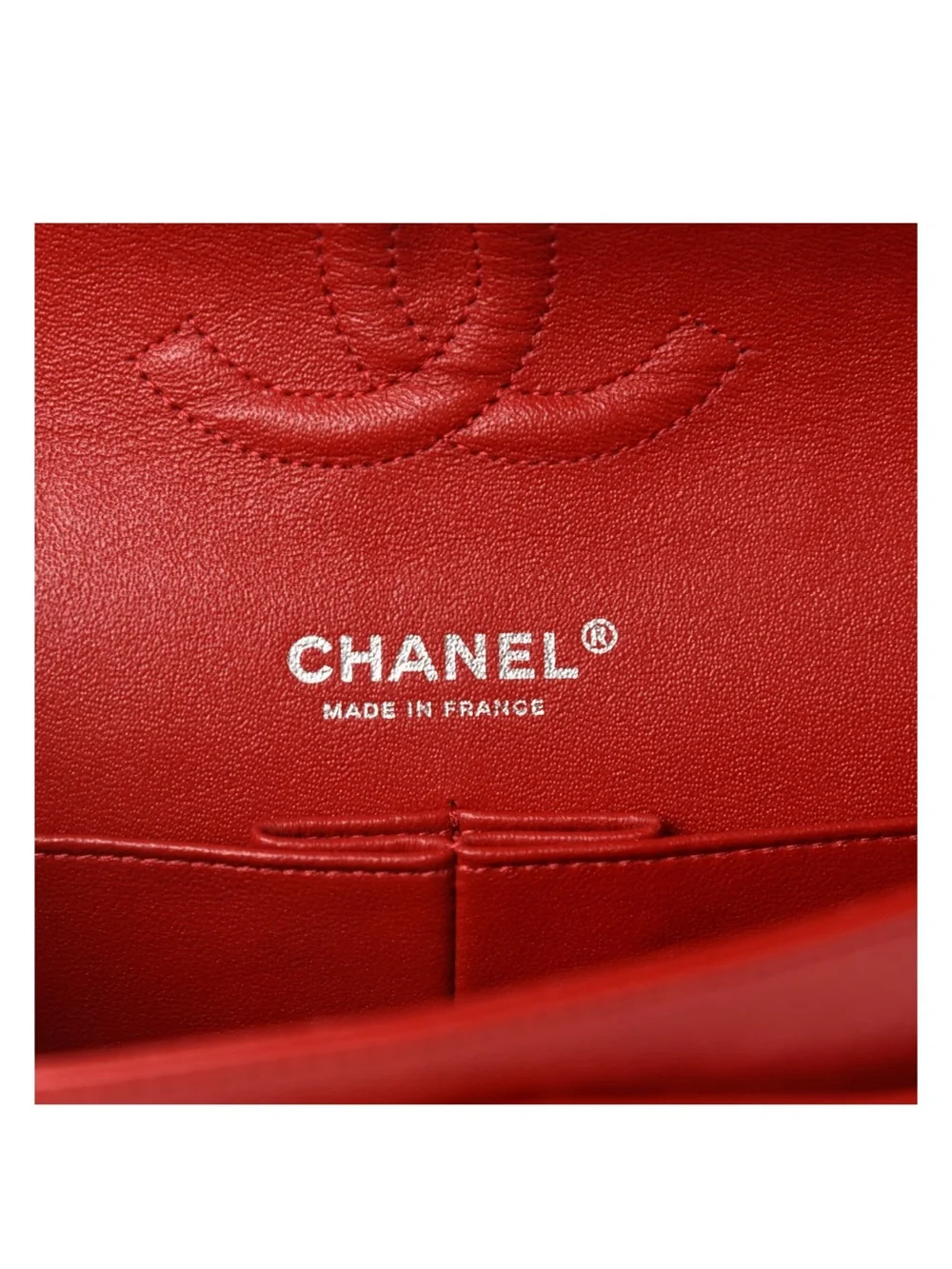 CHANEL comes box