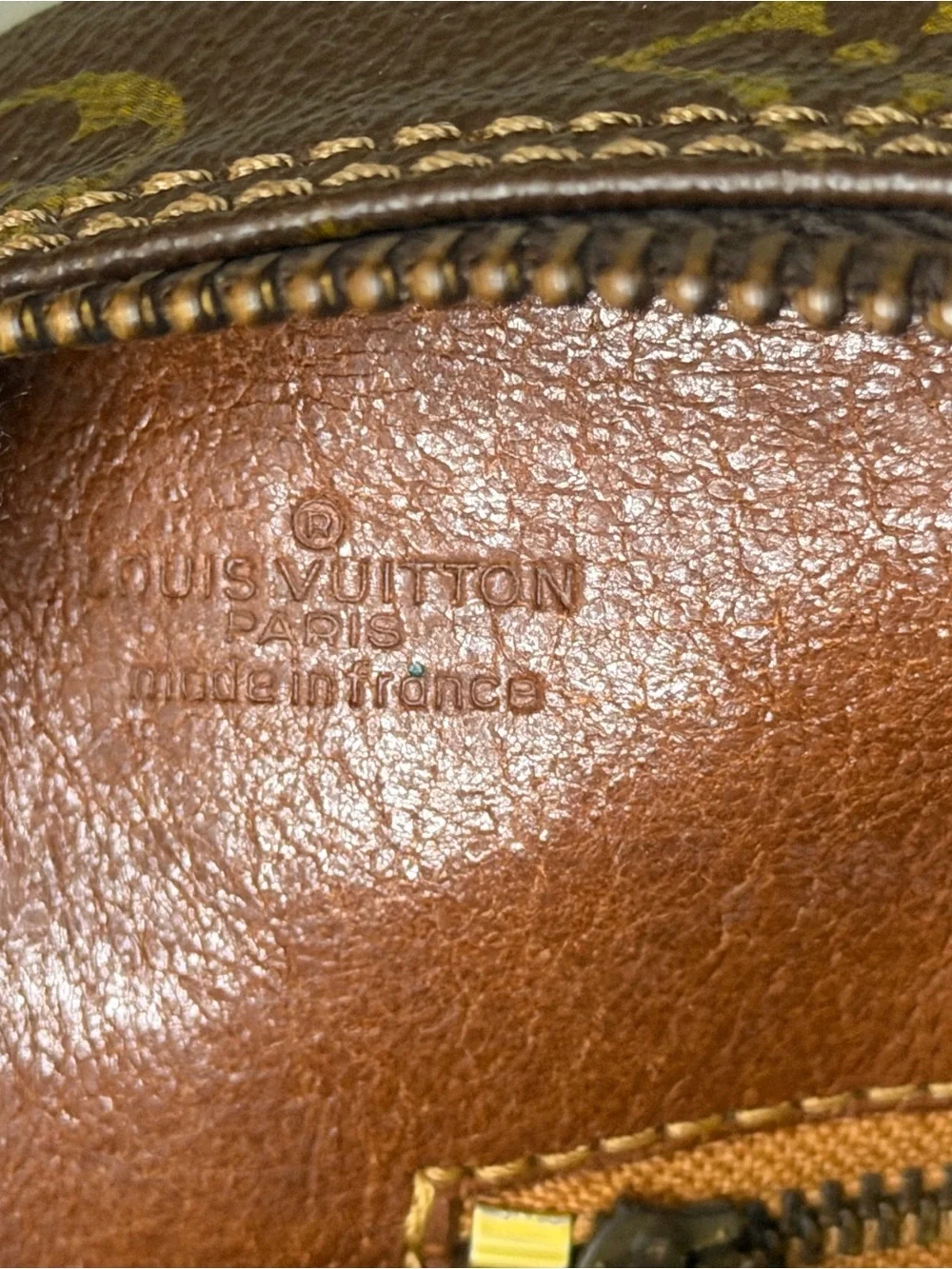 Louis Vuitton elegant easy louis