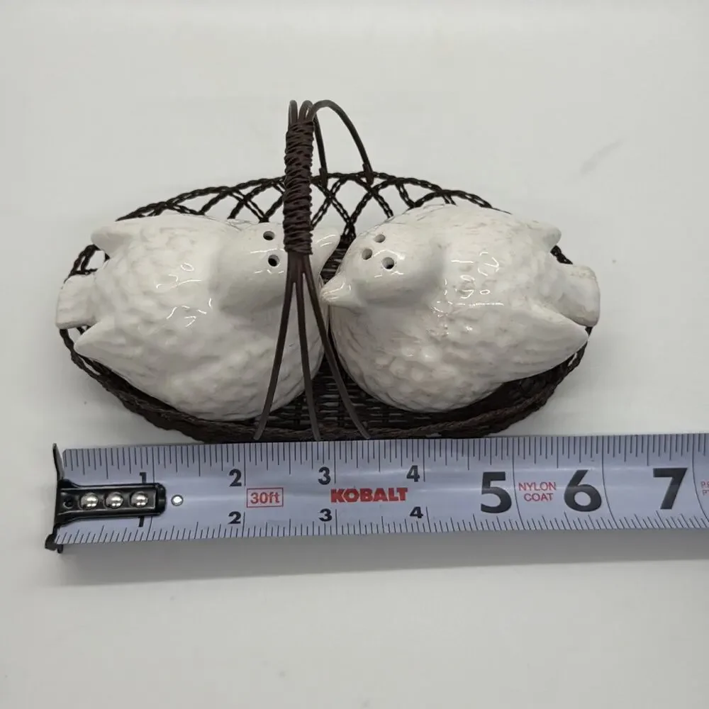 Unbranded chicks birds