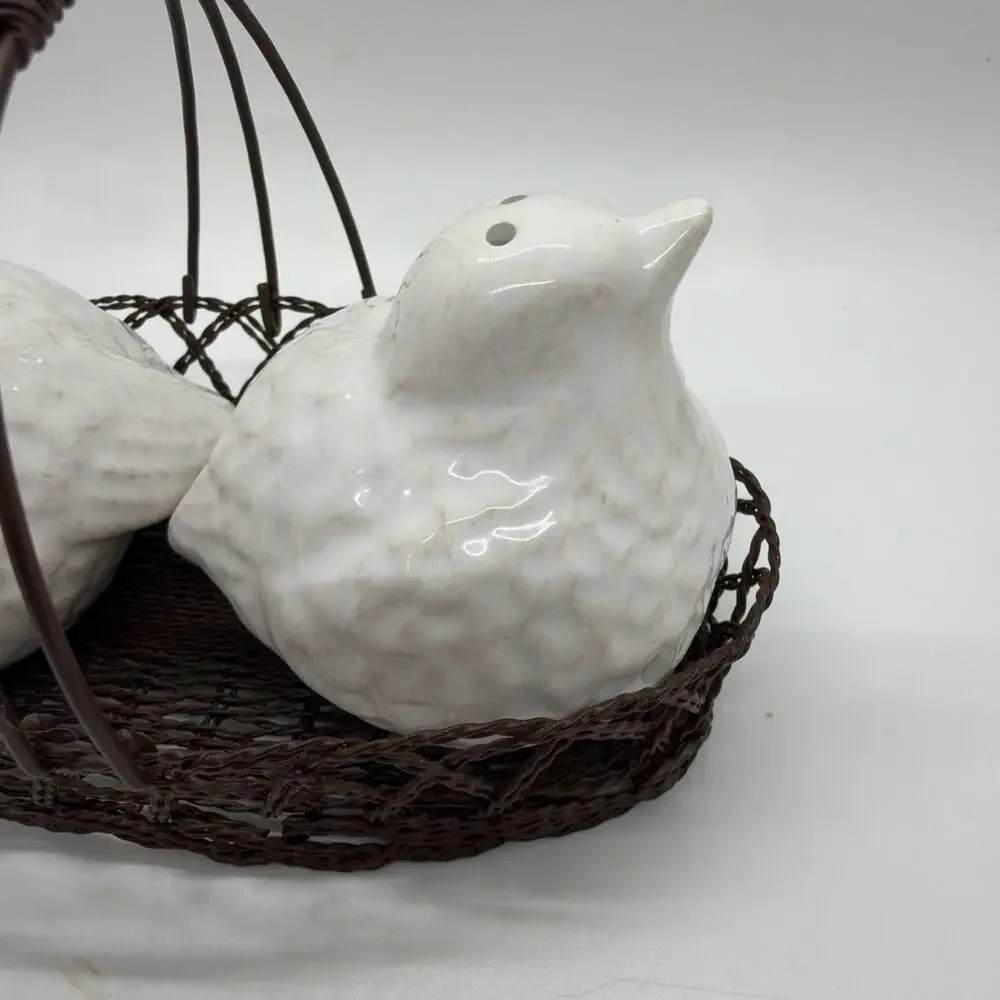 Unbranded chicks birds