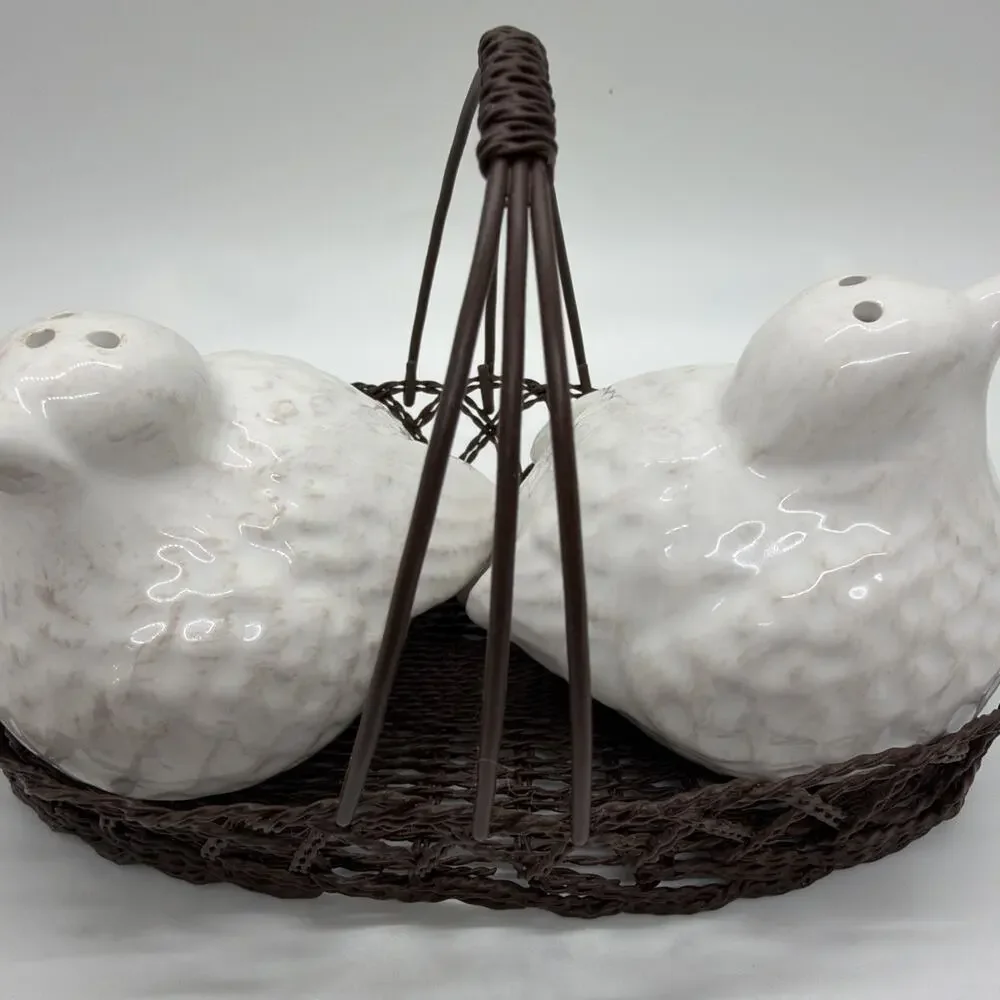Unbranded chicks birds