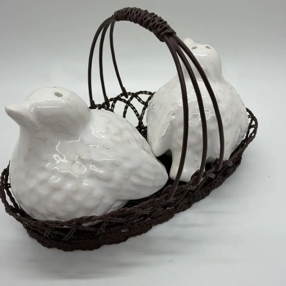 Unbranded chicks birds