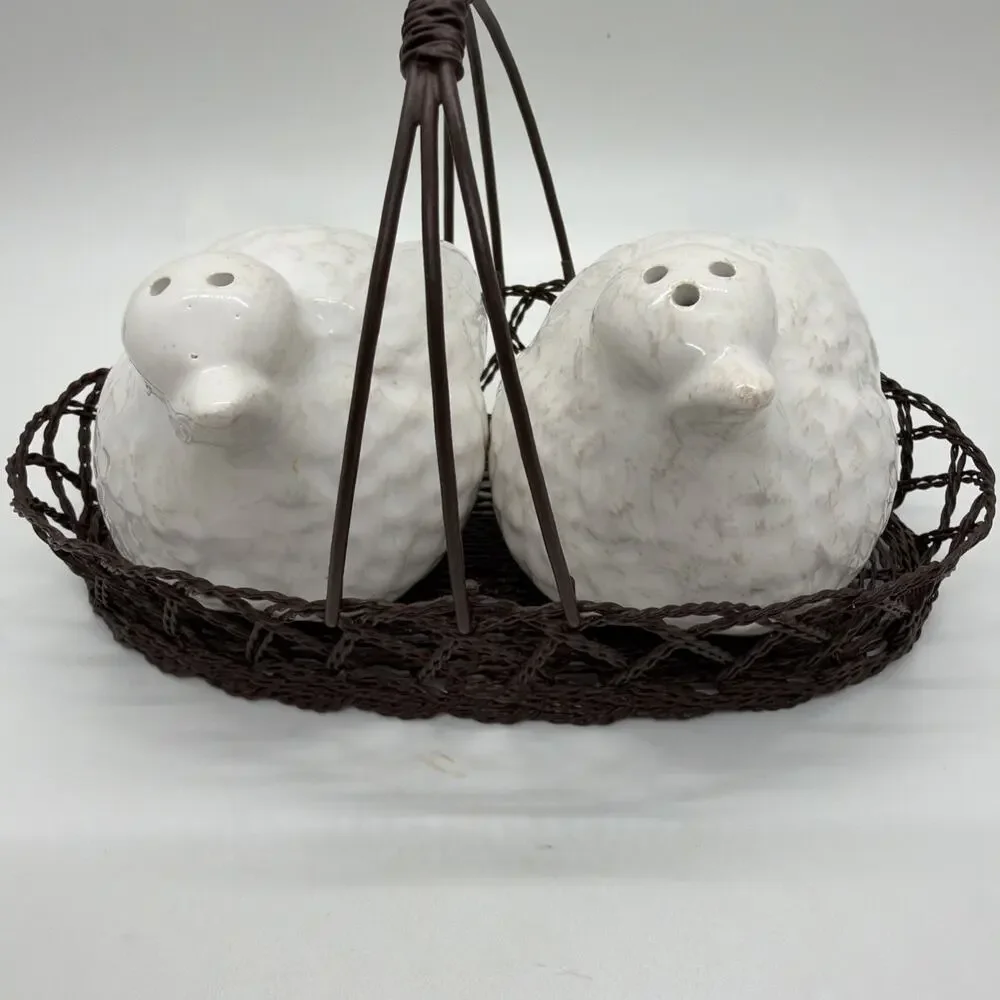 Unbranded chicks birds