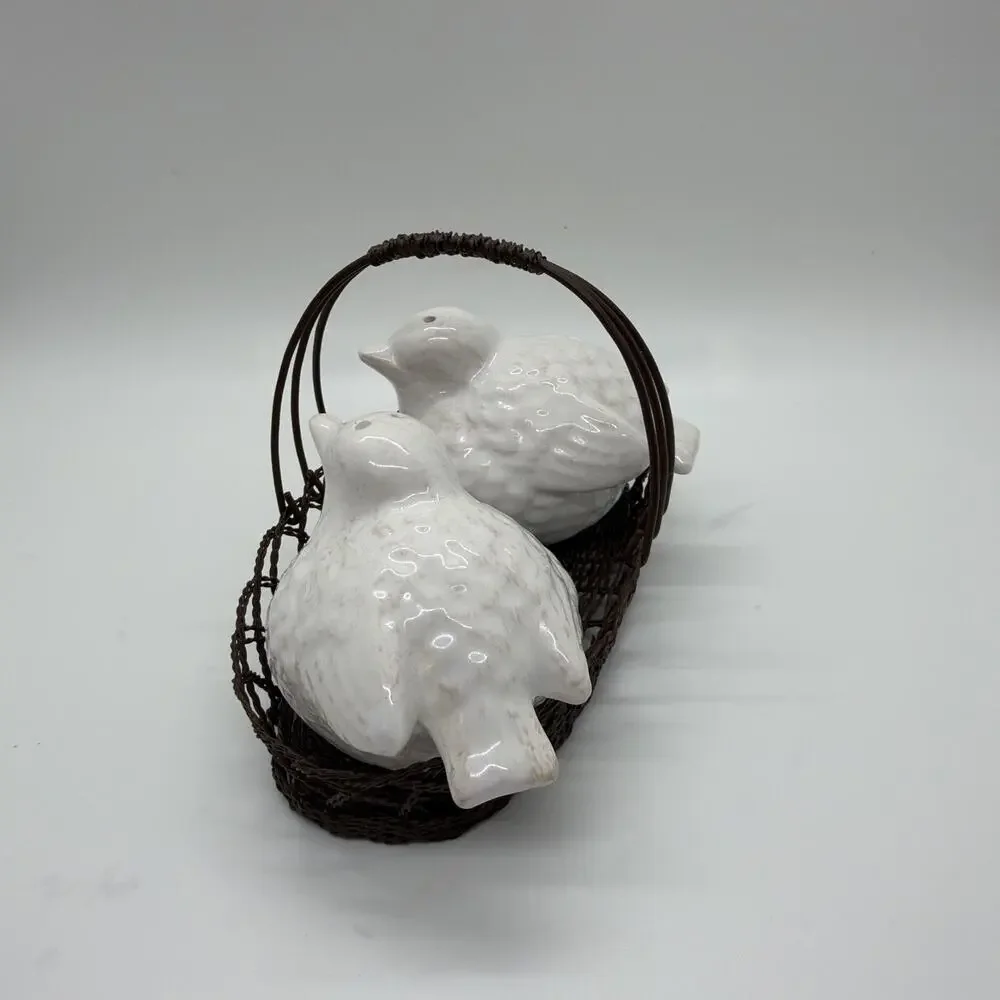 Unbranded chicks birds