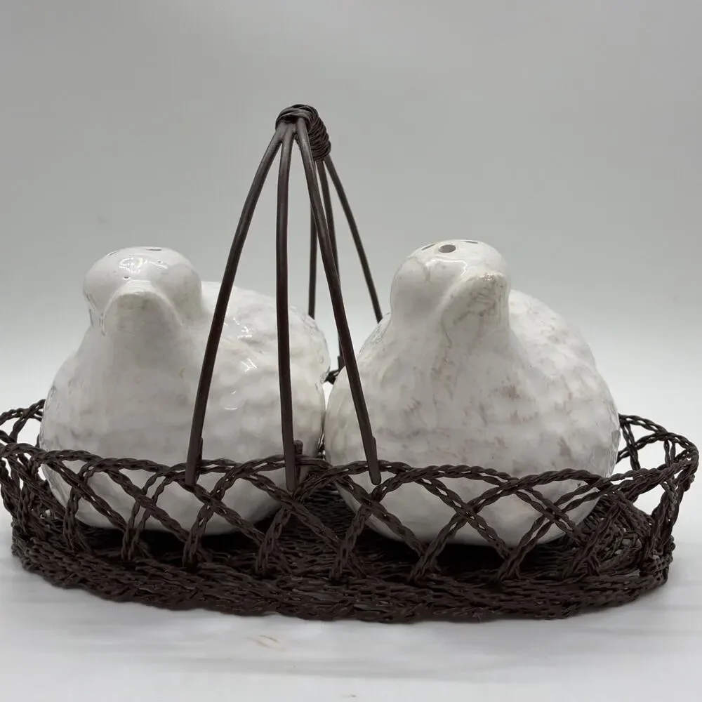 Unbranded chicks birds