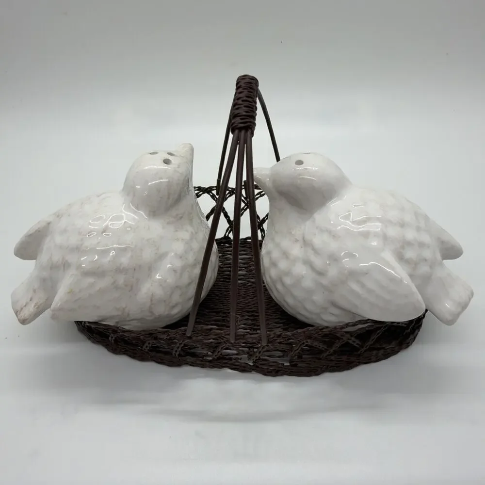 Unbranded chicks birds