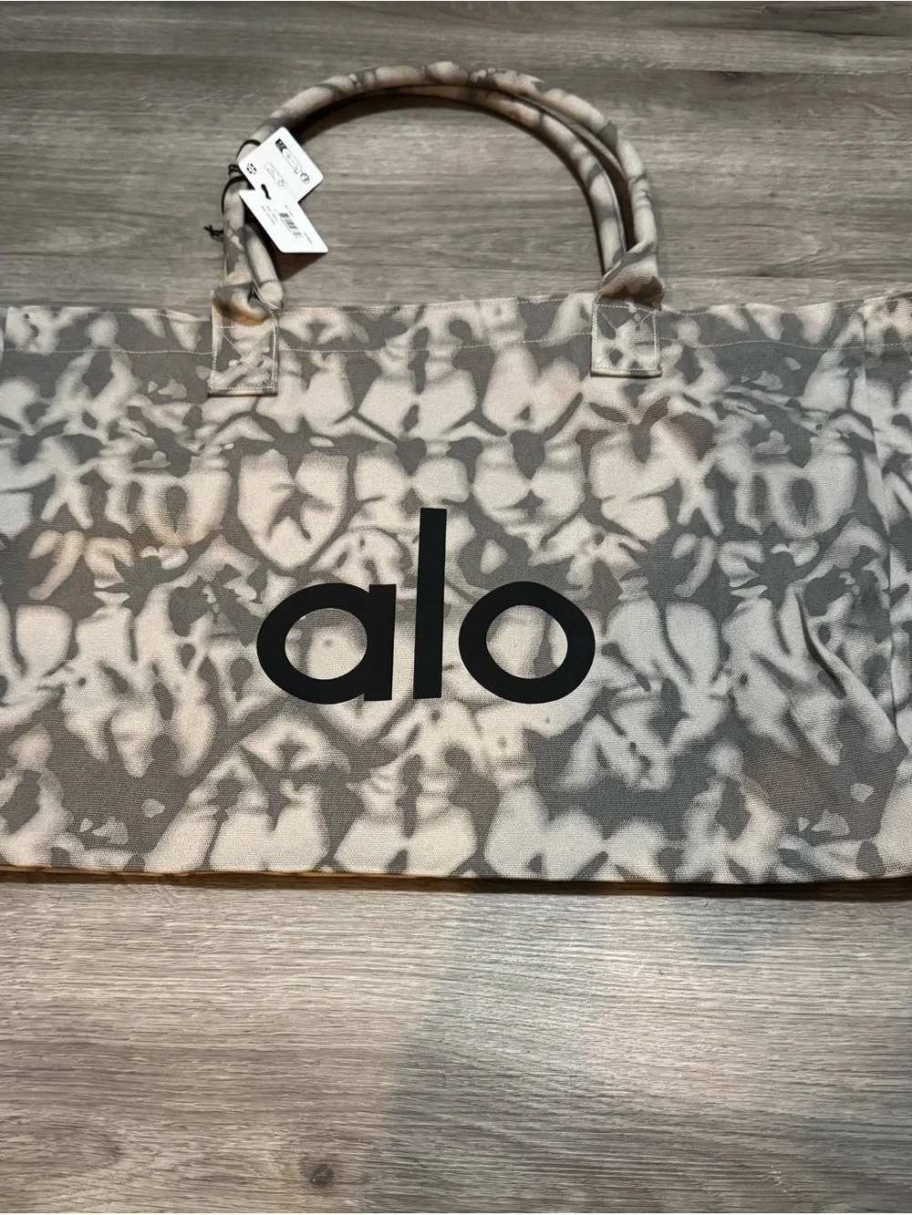 ALO Yoga stylish alo