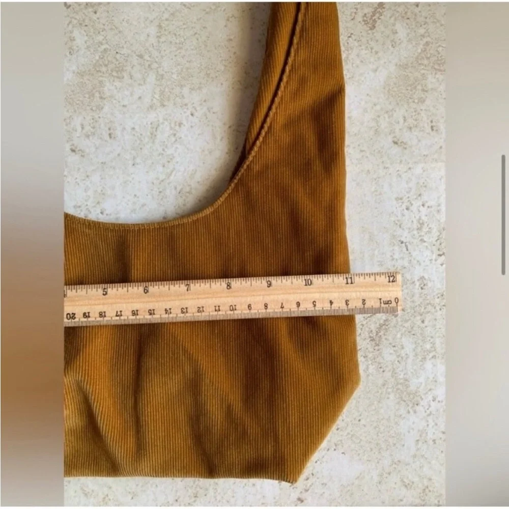 Merit unique tie