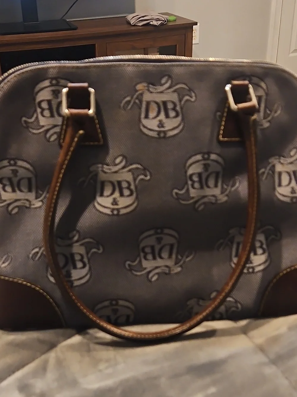 Dooney & Bourke classic dooney