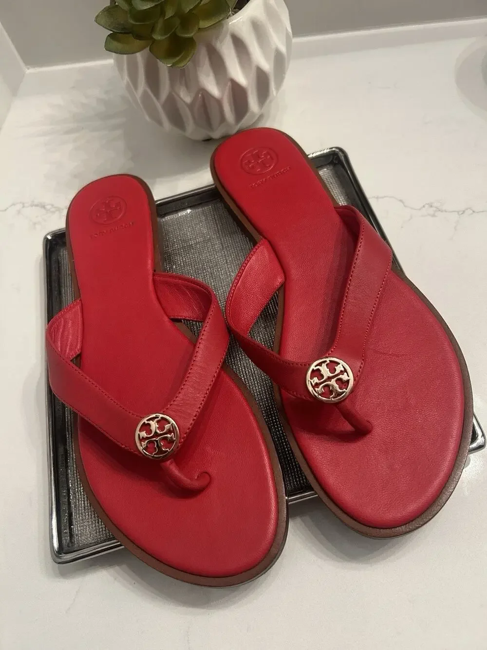 Tory Burch Benton Thong Red Leather Sandals Size 9M Gold Logo