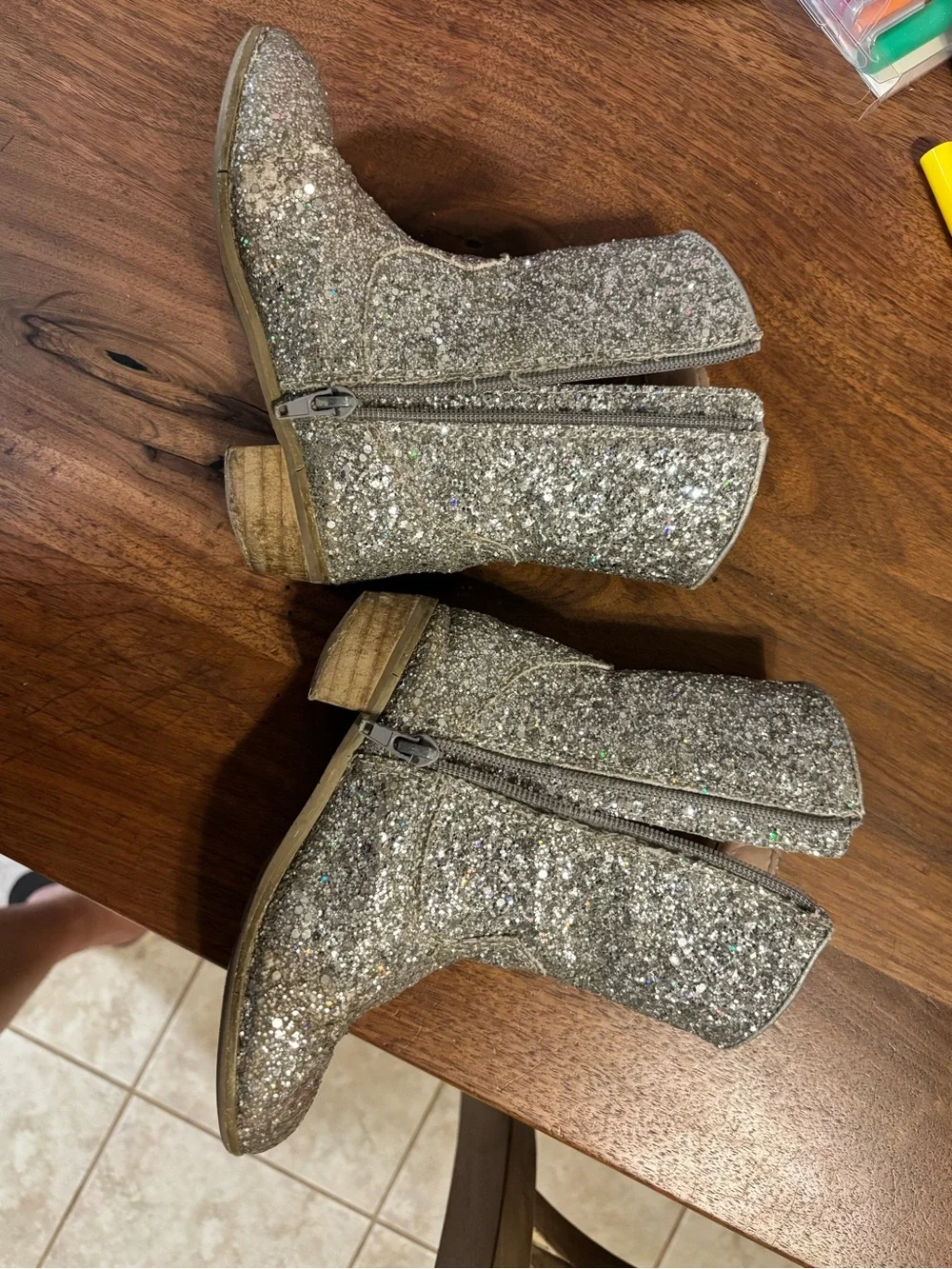 Little girls Size 11.5 true to size Lola and the boys  glitter star cowboy boots