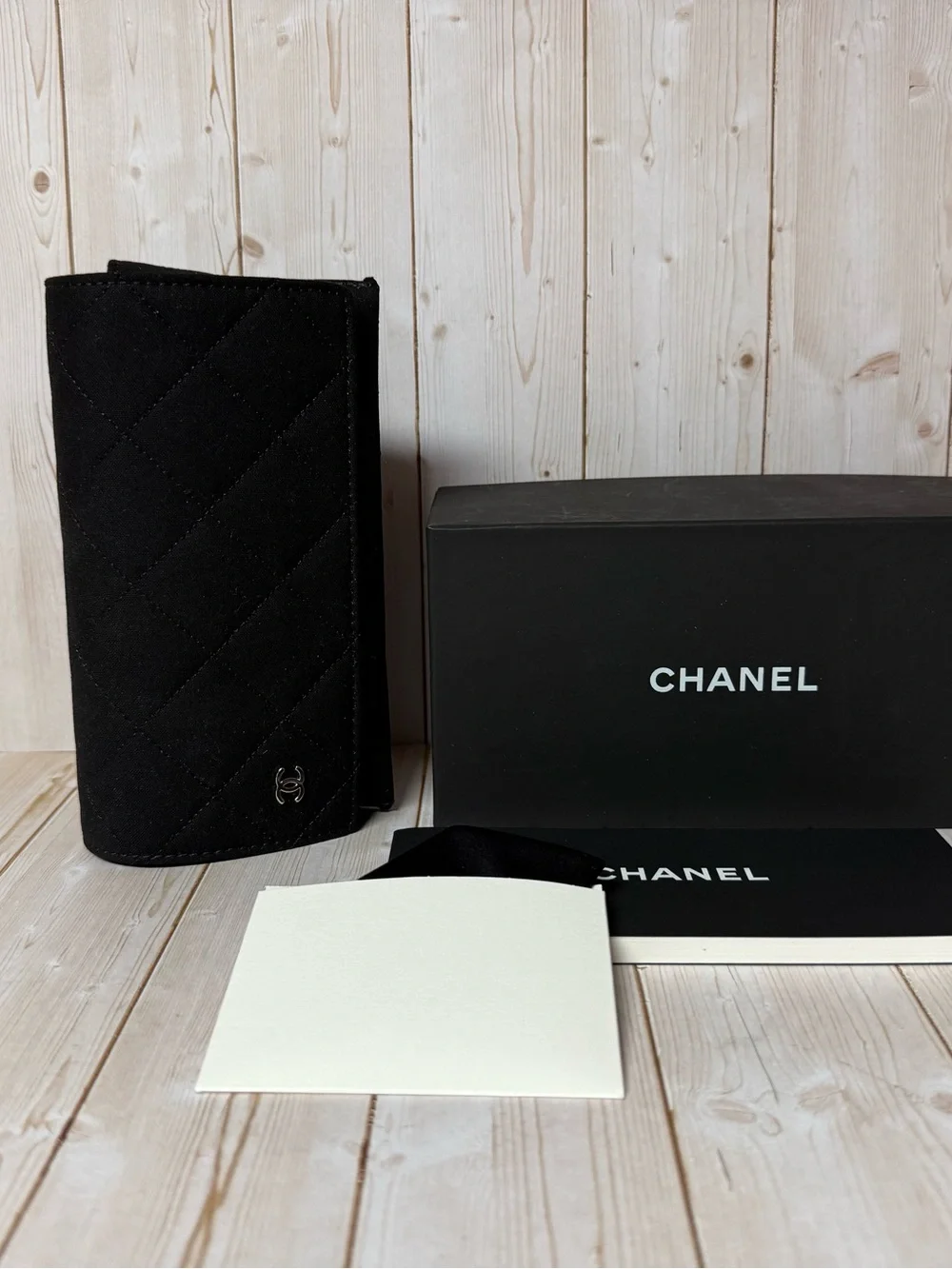 CHANEL elegant sunglasses