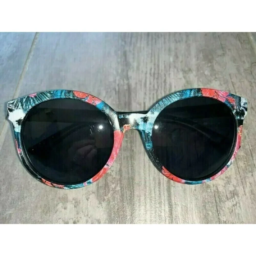 Surge sunglasses beach