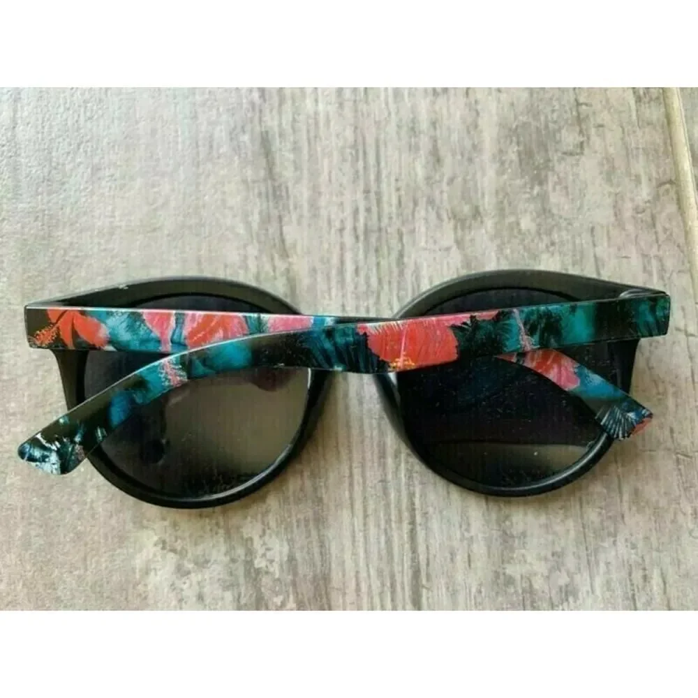Surge sunglasses beach