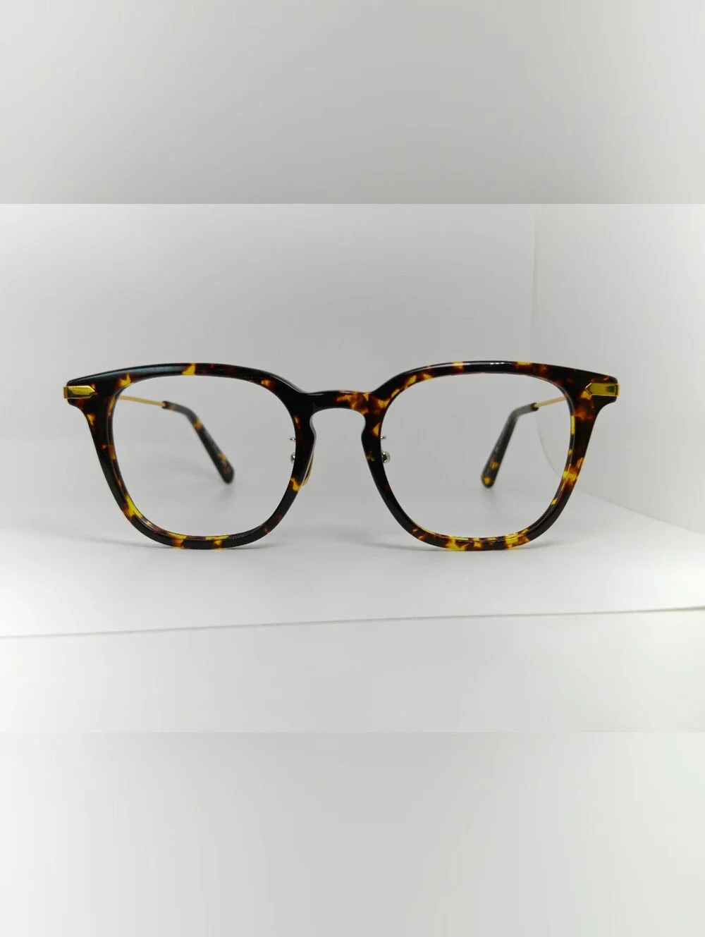 Hayes. Tortoise Shell Round Frame Glasses with Gold Temples.