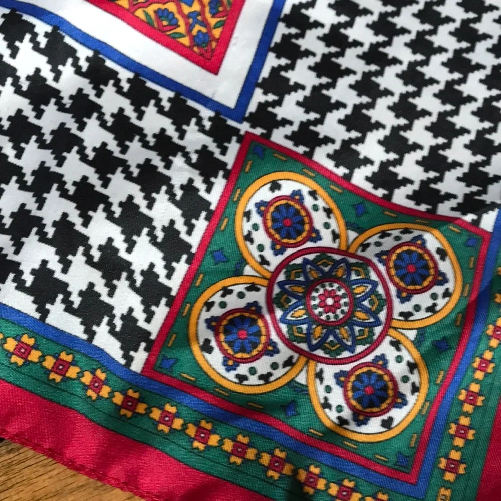 Avon Multicolor‎ Geometric Scarf