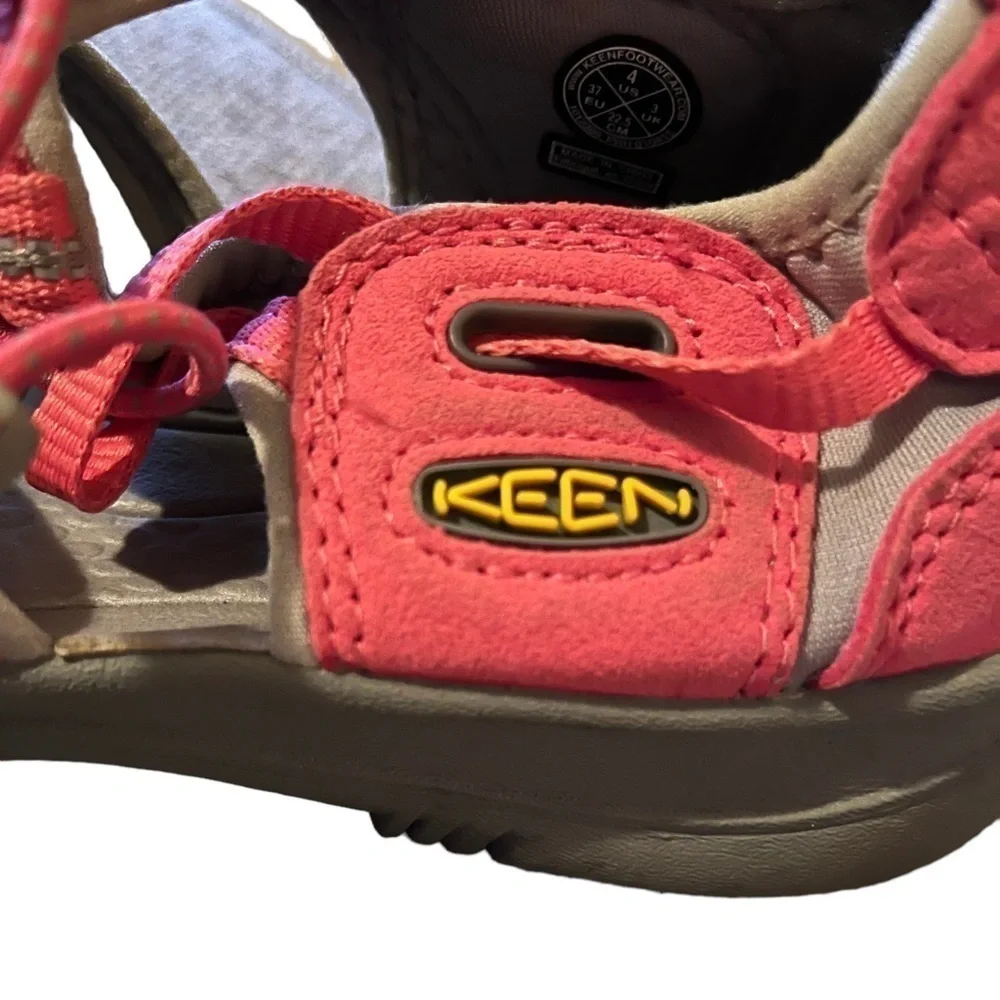 Keen girl’s whisper