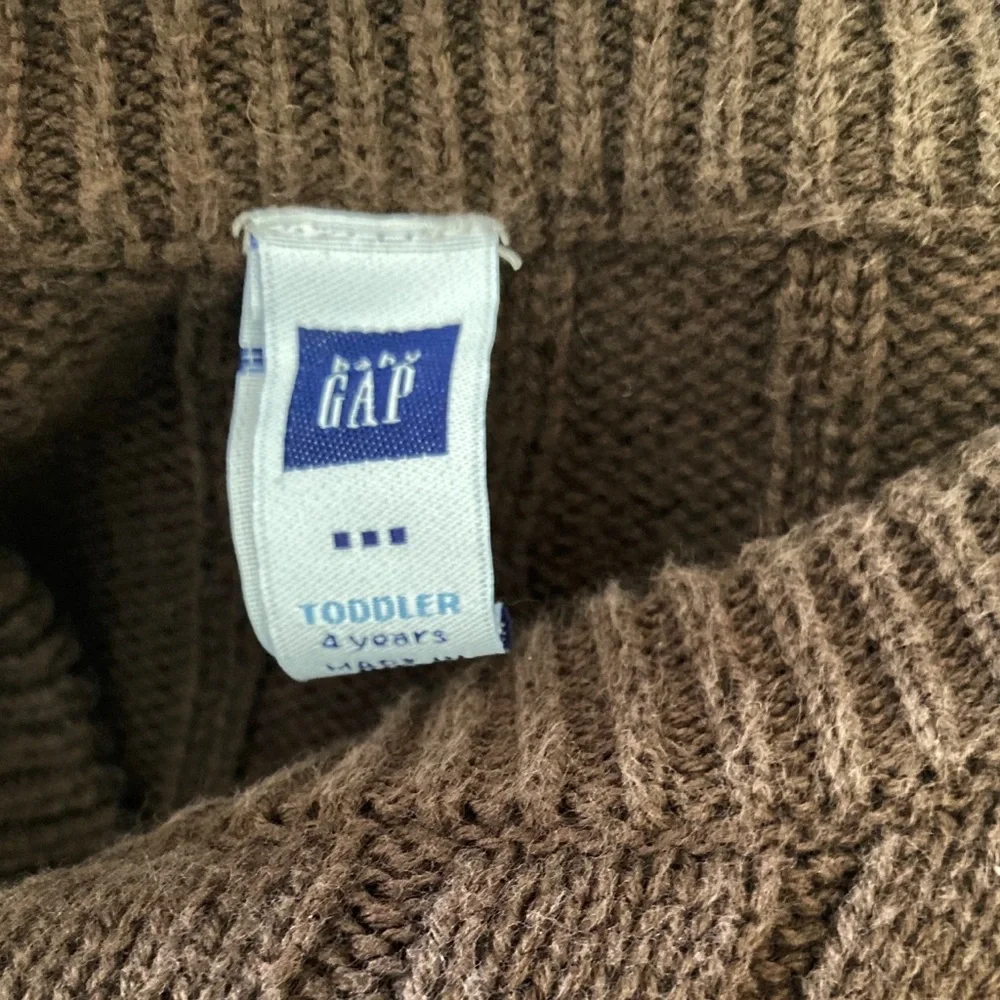 GAP brown crewneck