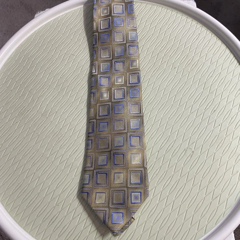 Claiborne concepts tie
