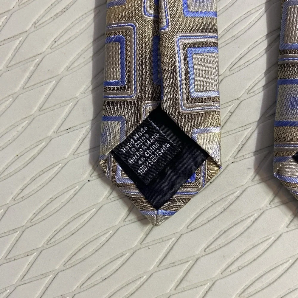 Claiborne concepts tie