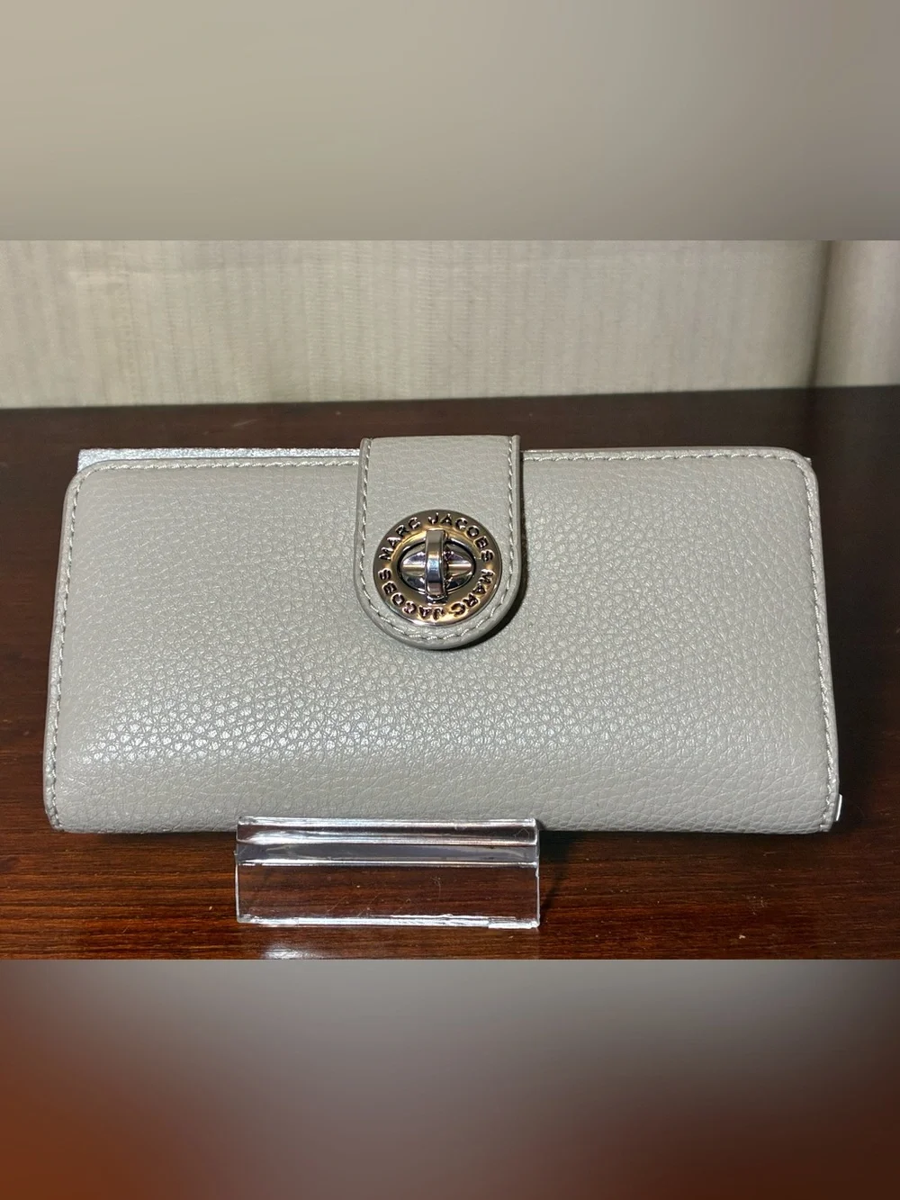 Marc Jacobs Pebbled Cream Leather Snap Wallet with Signature Turn-Lock NWOT