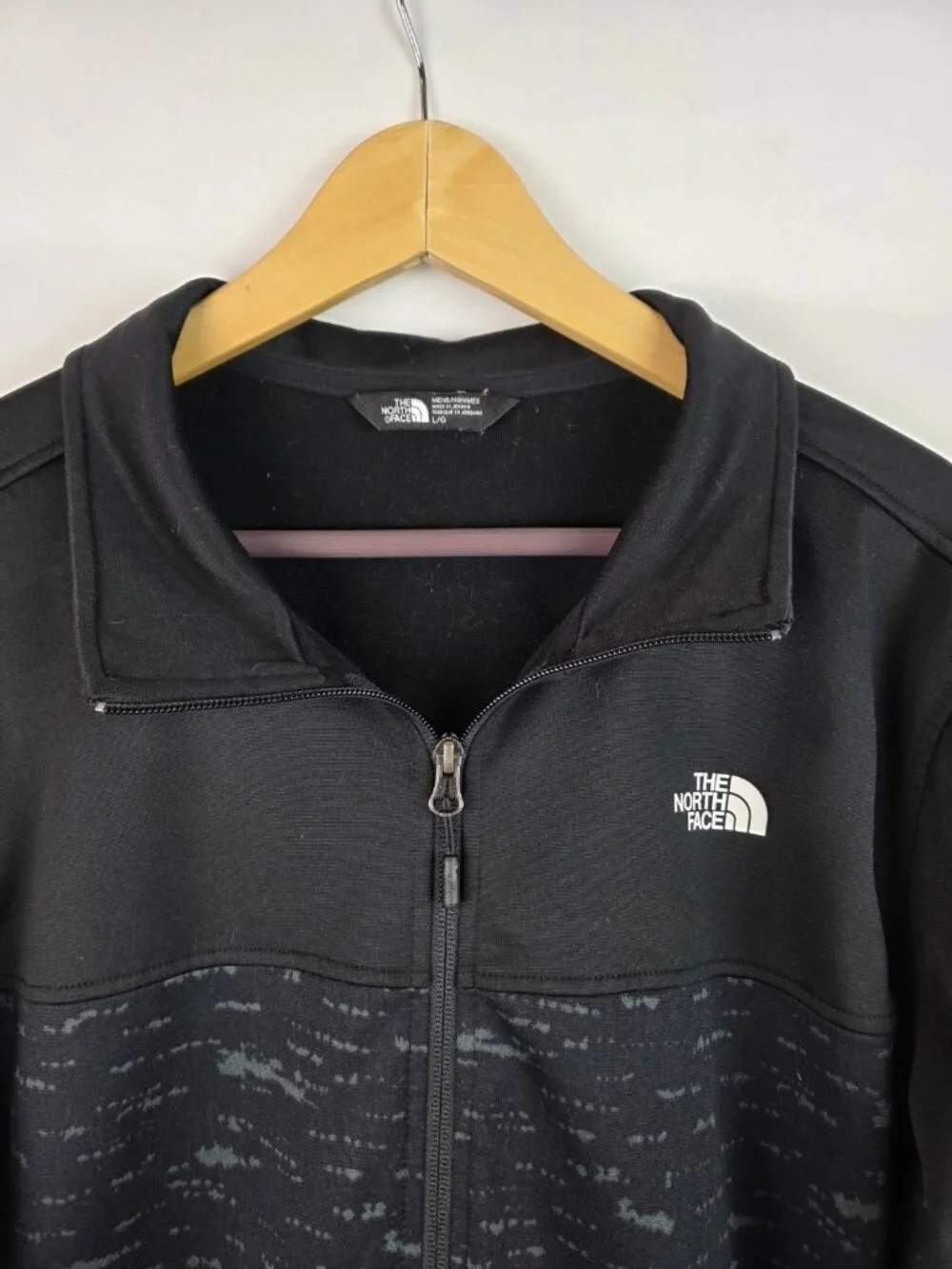 The North Face gray face ship