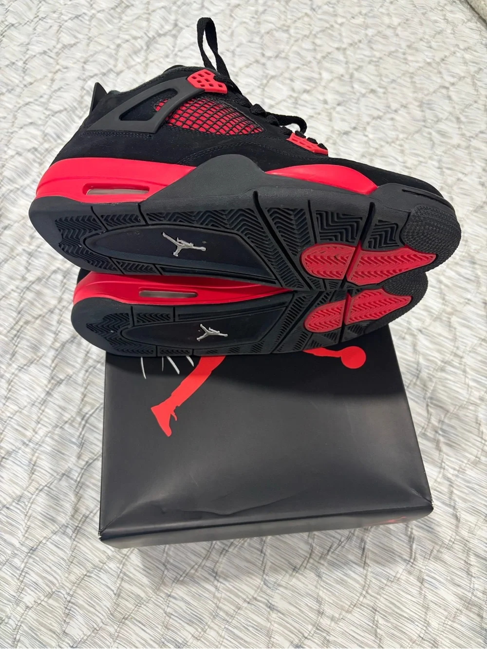 Jordan Men's Black and Red Retro Basketball Sneakers