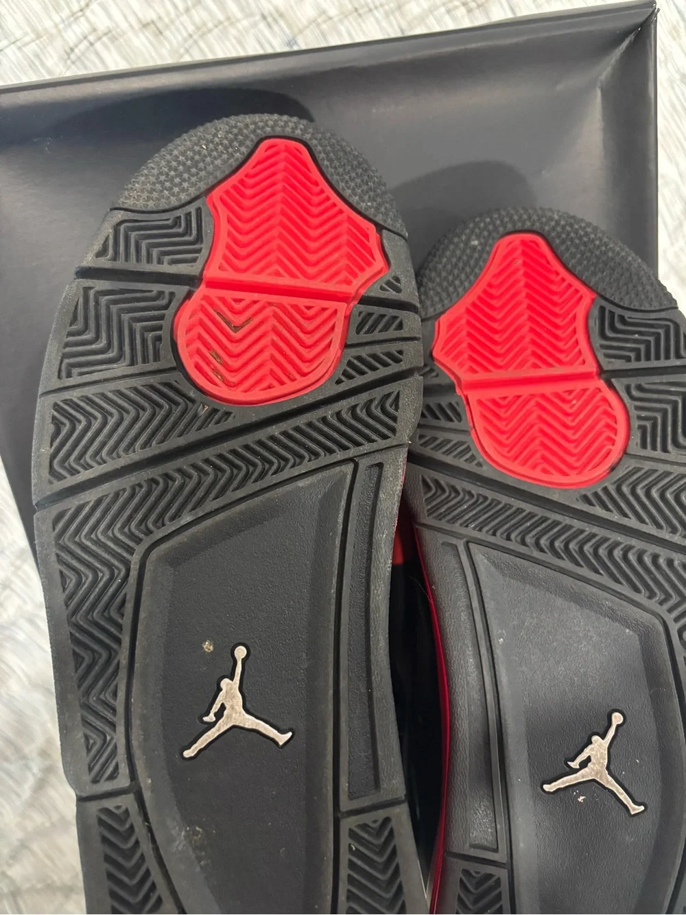Jordan Men's Black and Red Retro Basketball Sneakers