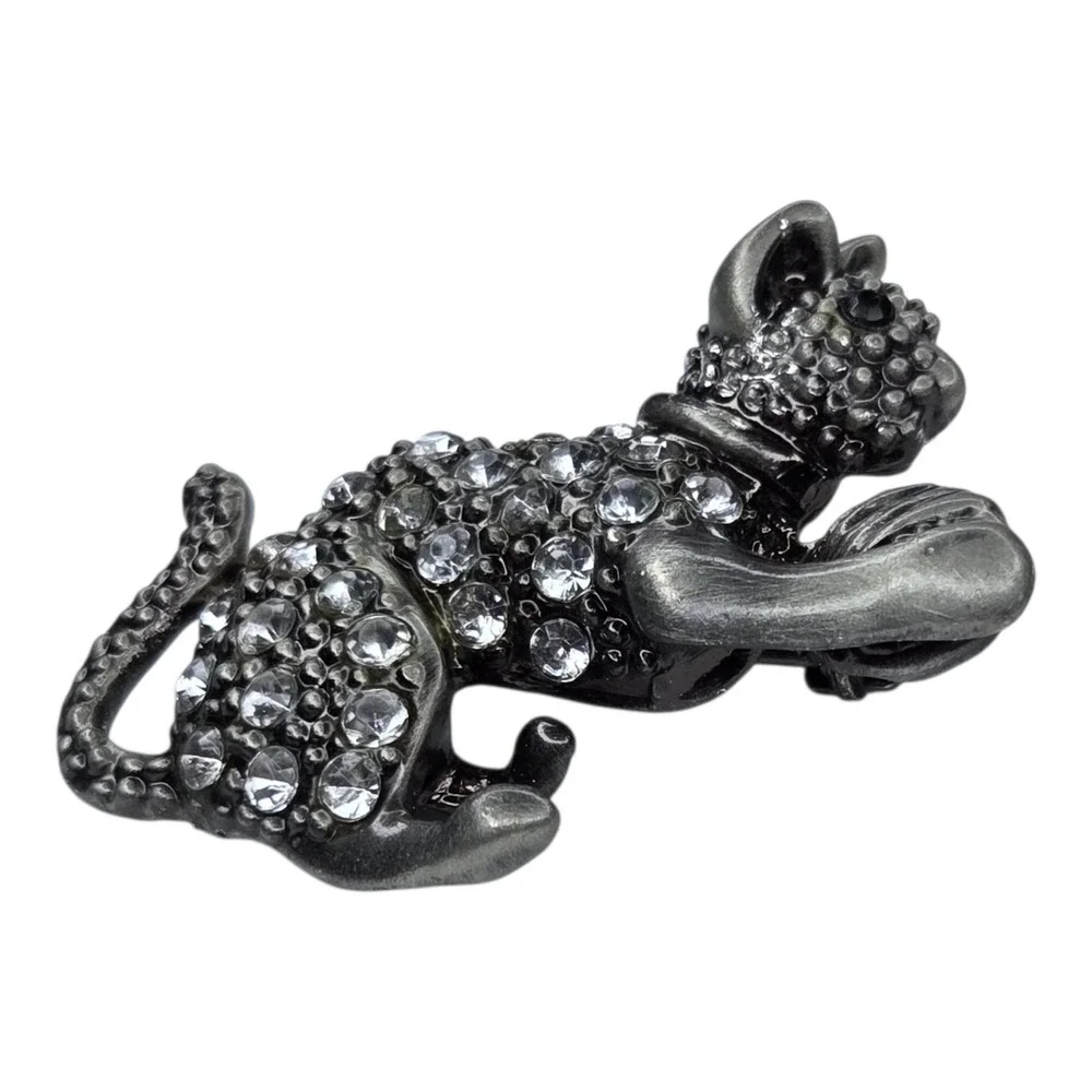 Unbranded motif ensures lover