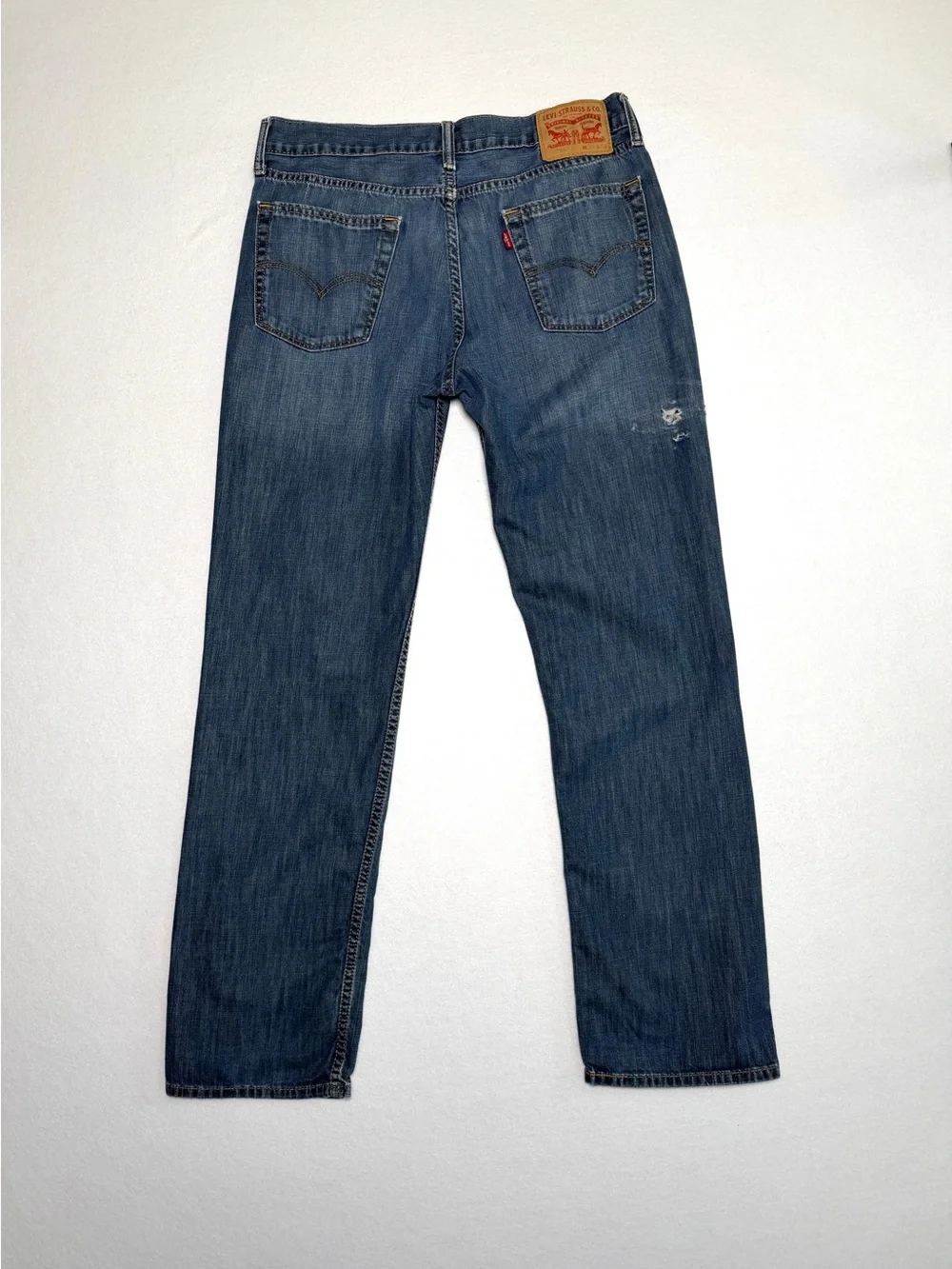 Levi's 514 Straight Fit Jeans Medium Wash Actual Size 32X31 READ DESCRIPTION