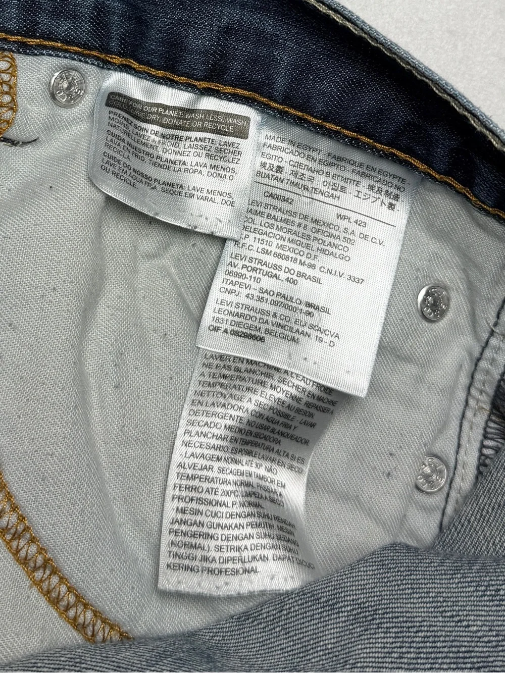 Levi's 514 Straight Fit Jeans Medium Wash Actual Size 32X31 READ DESCRIPTION