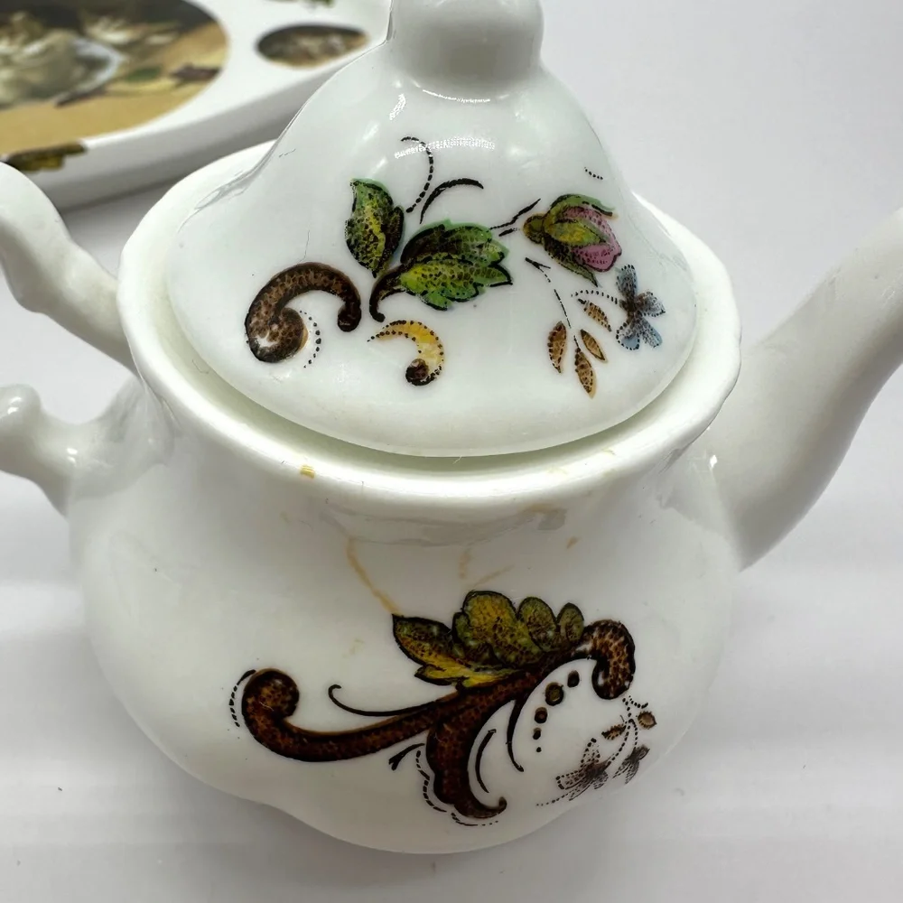 Crownford cups teapot