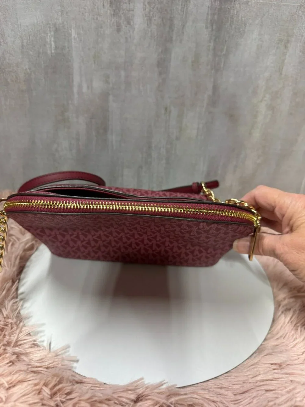 EUC Michael Kors Jet Set Travel Signature Crossbody Purse - Merlot