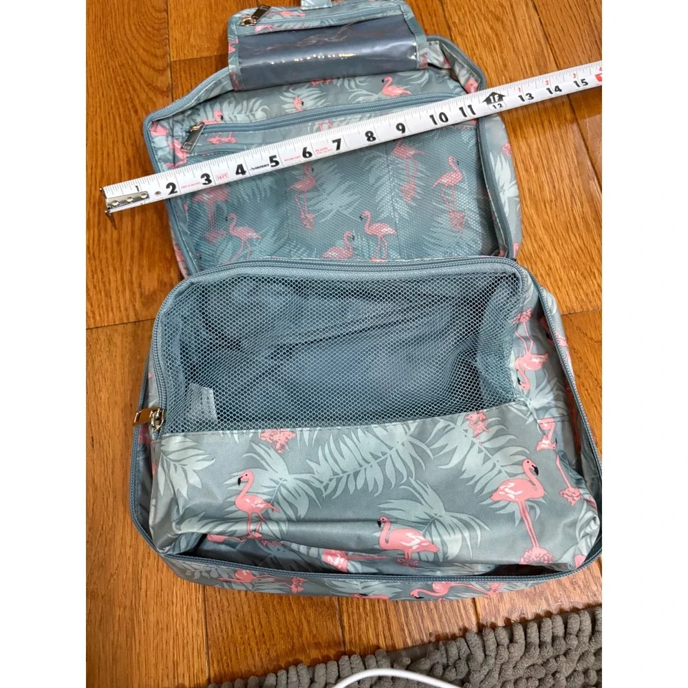 Narwey hanging toiletry