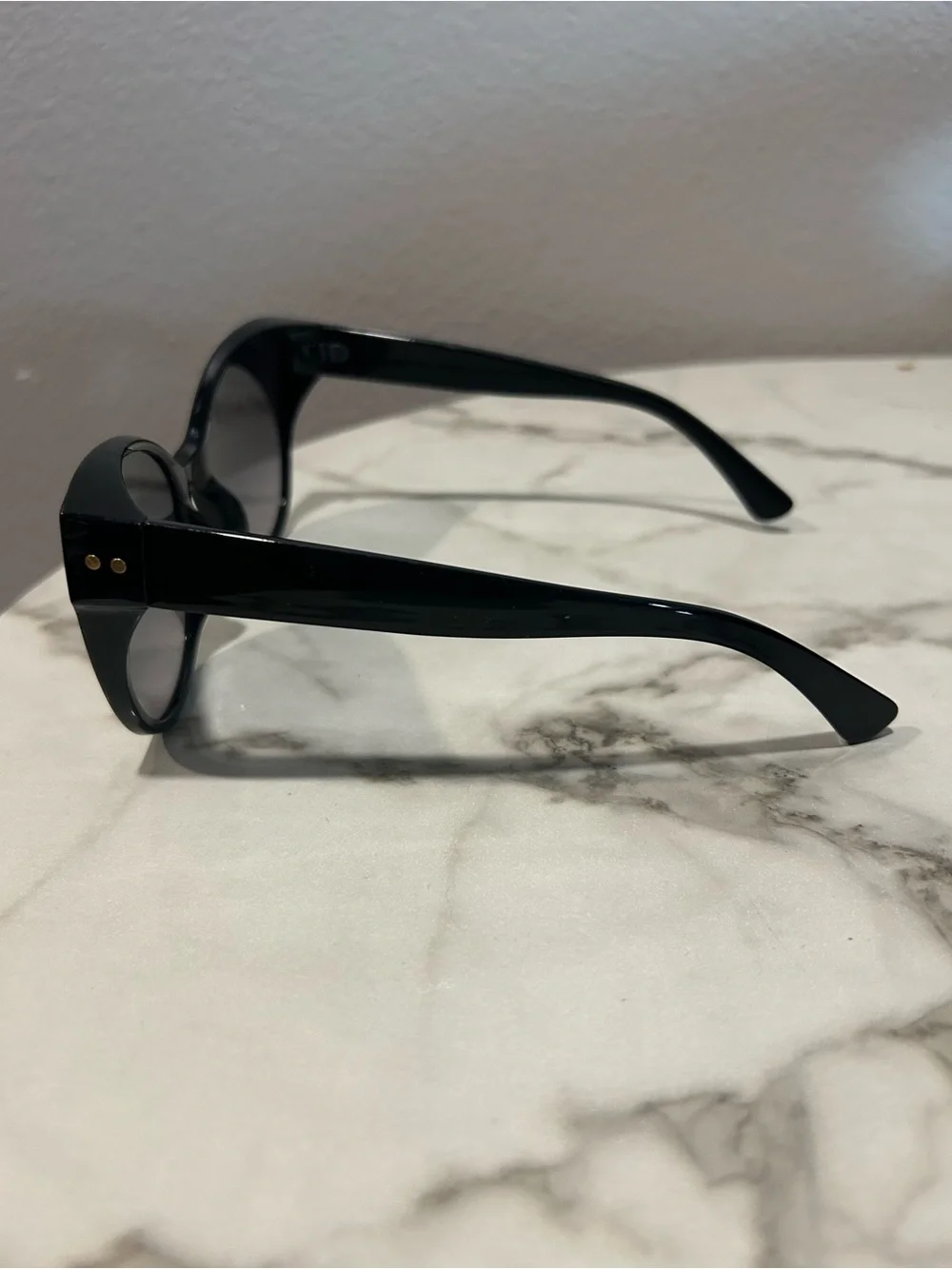 Classic Black Cat-Eye Sunglasses - Stylish Women Accessories
