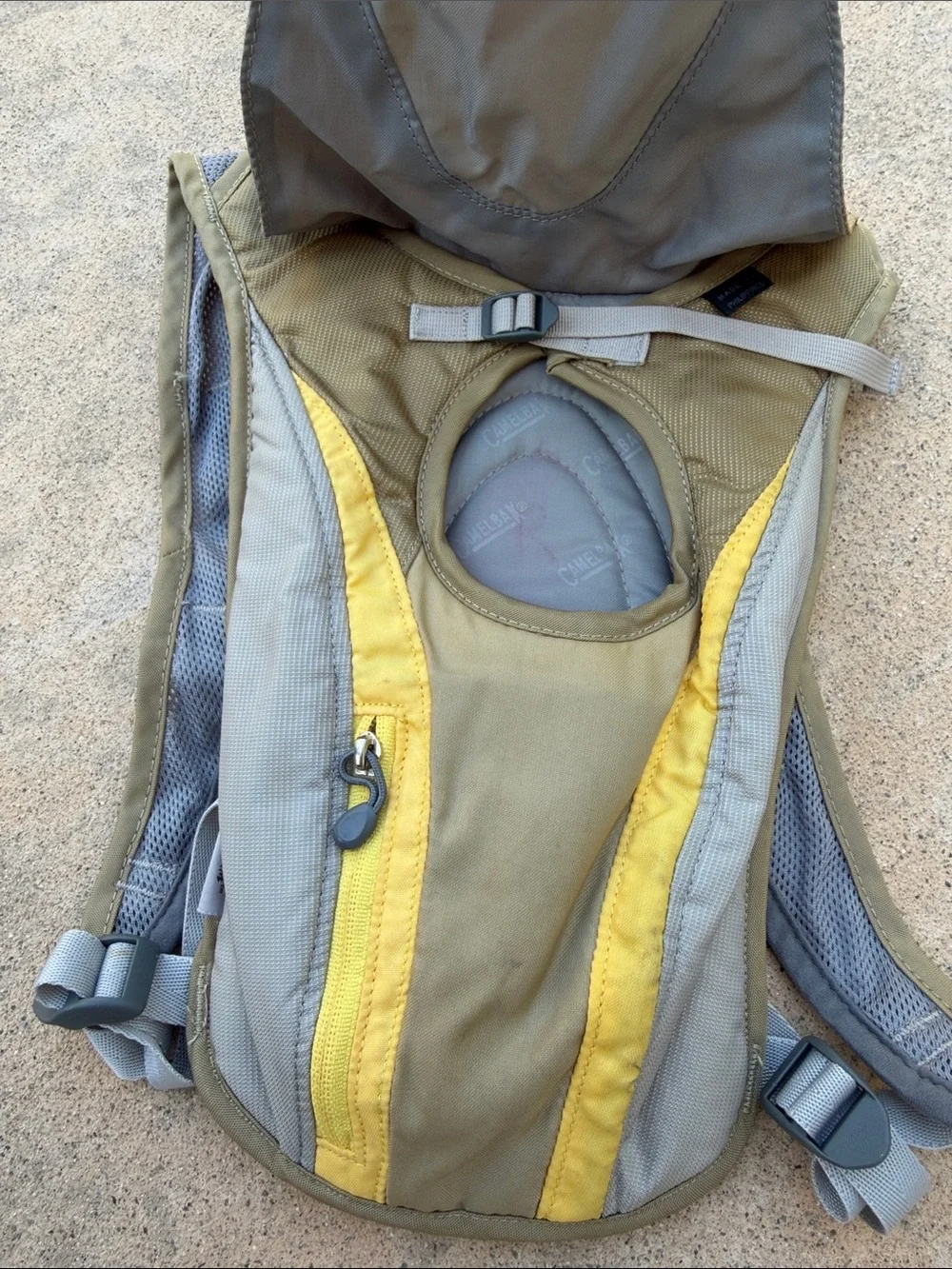 Camelbak tan yellow