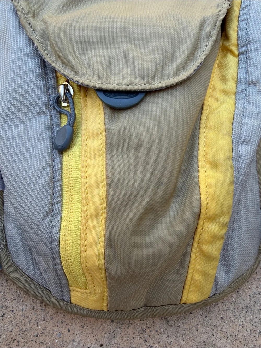Camelbak tan yellow