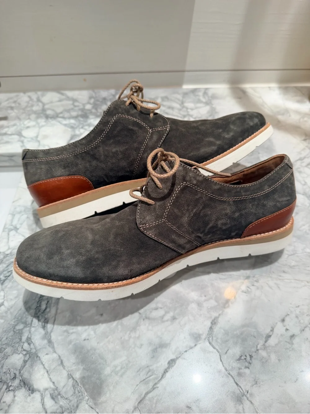 Johnston & Murphy Men's Olive Suede Derby Shoes with Tan Laces - new!!