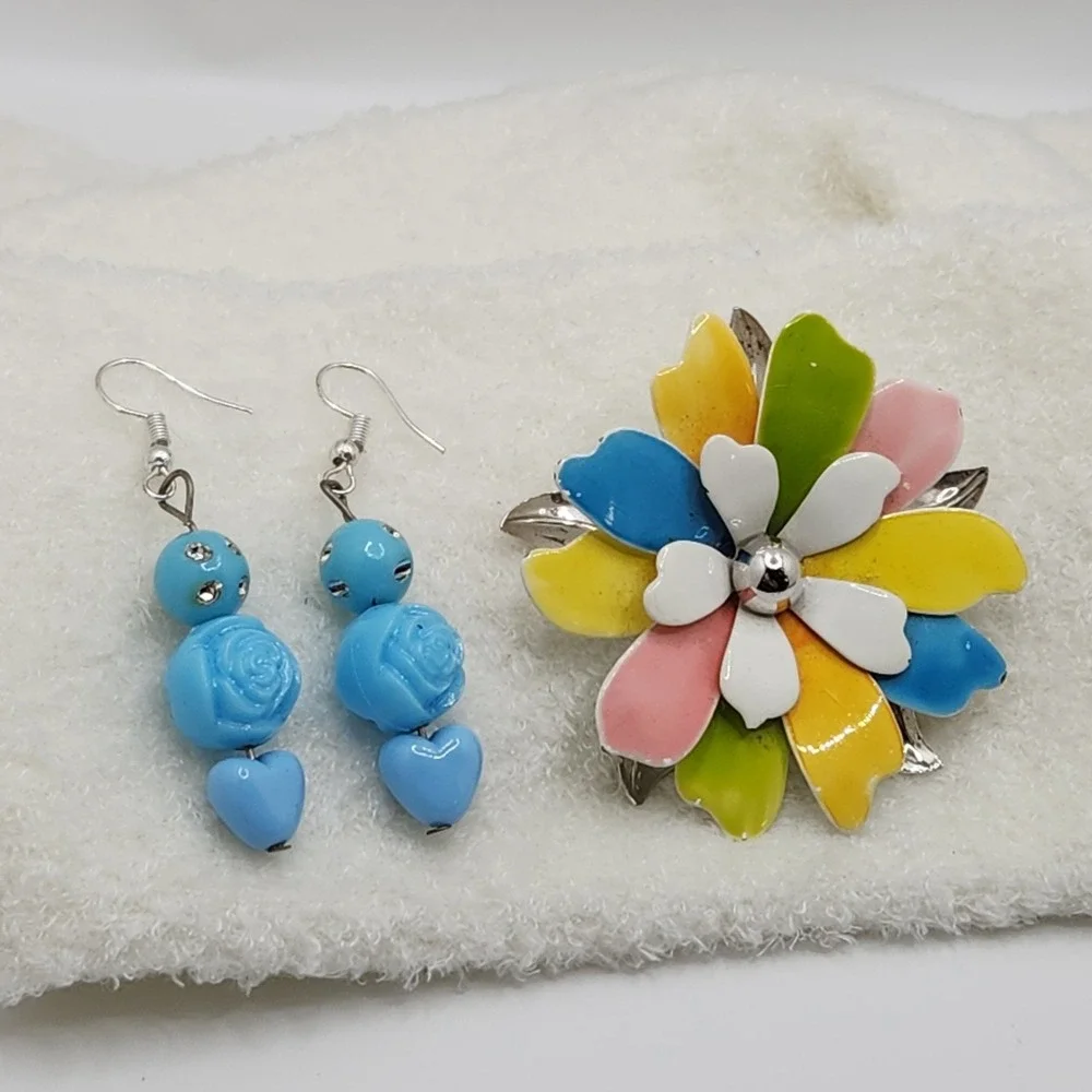 Vintage Enamel Flower Brooch Sarah C & Blue Rose Heart Earrings Mod Pop Art 60s‎
