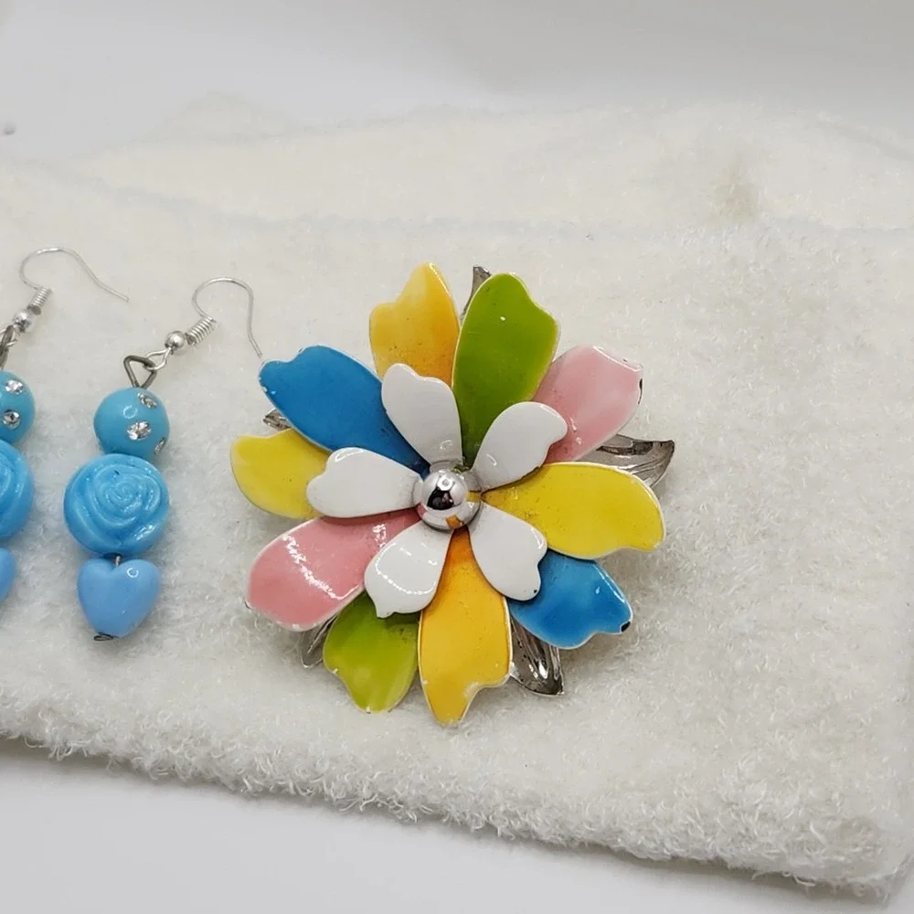 Vintage Enamel Flower Brooch Sarah C & Blue Rose Heart Earrings Mod Pop Art 60s‎