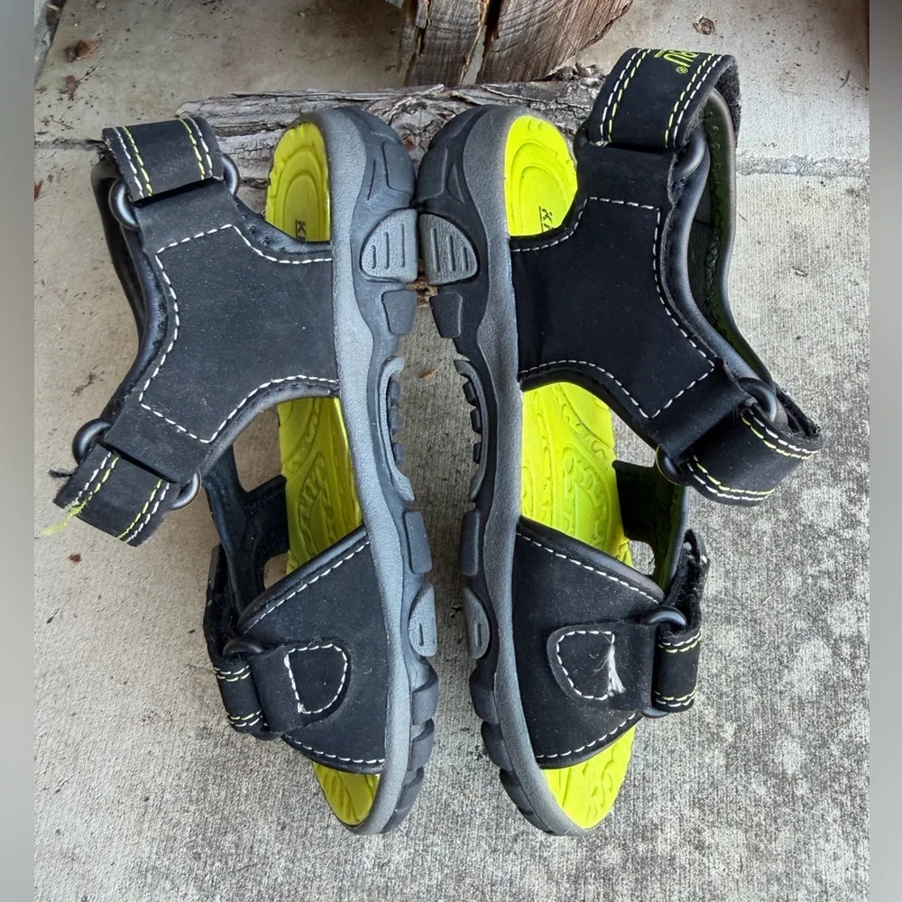 Khombu Kids Black and Neon Green Sport Adventure Sandals kidsSz-12.  V‎