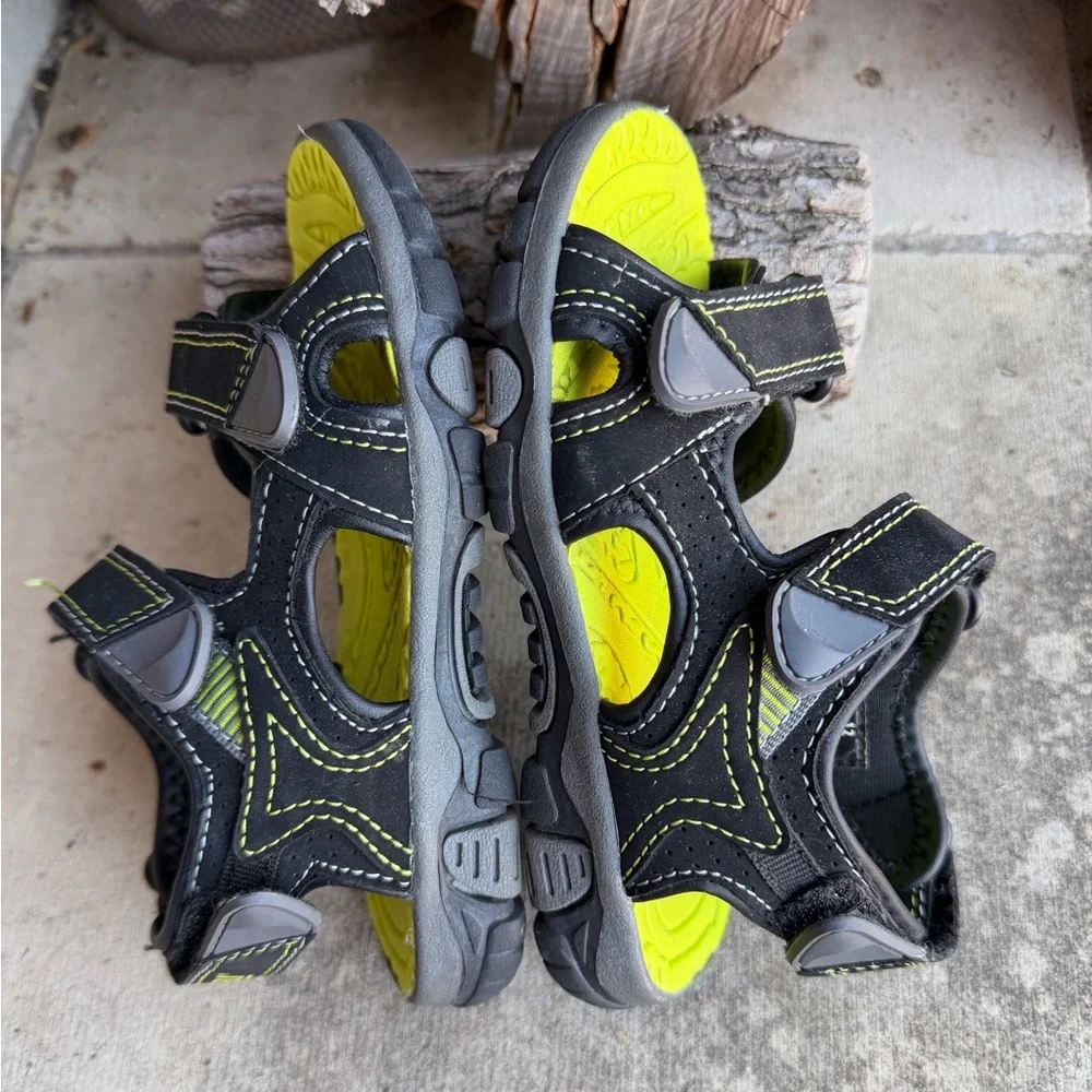 Khombu Kids Black and Neon Green Sport Adventure Sandals kidsSz-12.  V‎