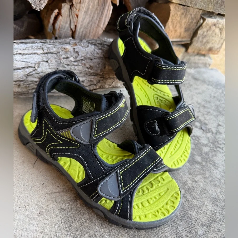 Khombu Kids Black and Neon Green Sport Adventure Sandals kidsSz-12.  V‎