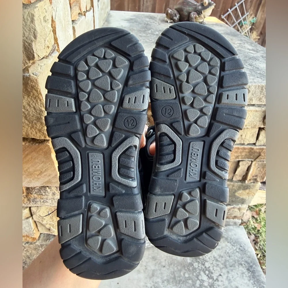 Khombu Kids Black and Neon Green Sport Adventure Sandals kidsSz-12.  V‎