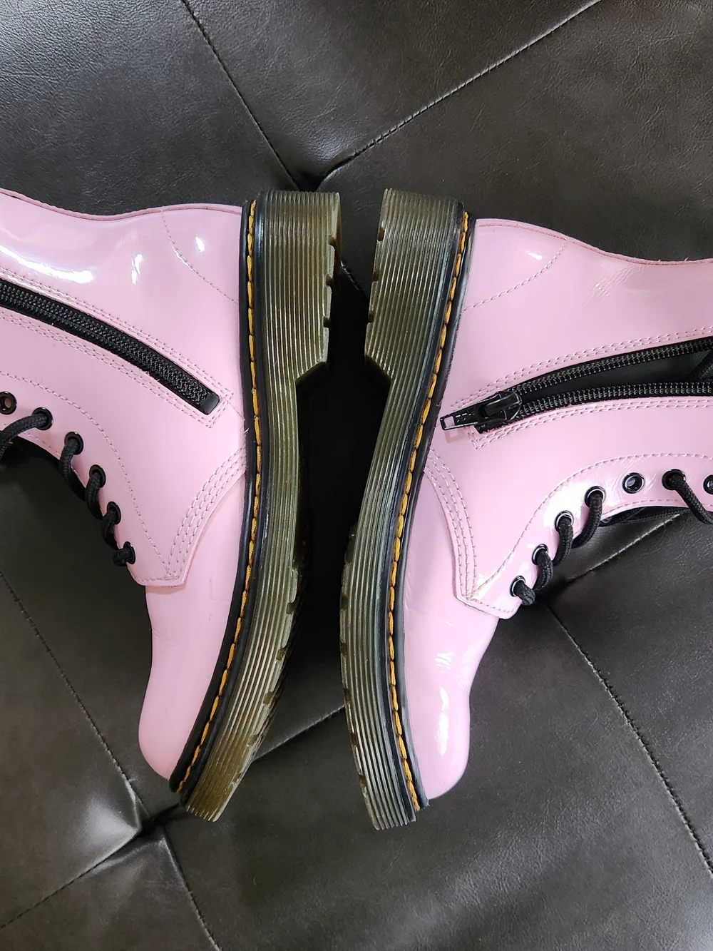 Dr. Martens glossy pink